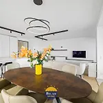 Apartment Stylish And Luxurious 3-bedroom With A Large Sunny Terrace T19 *