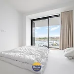 Apartment Stylish And Luxurious 3-bedroom With A Large Sunny Terrace T19