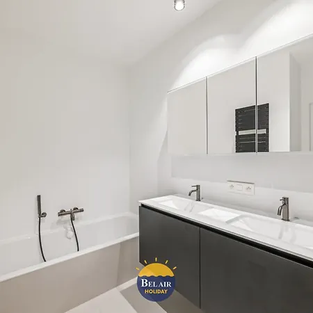 Stylish And Luxurious 3-bedroom With A Large Sunny Terrace T19 Διαμέρισμα *